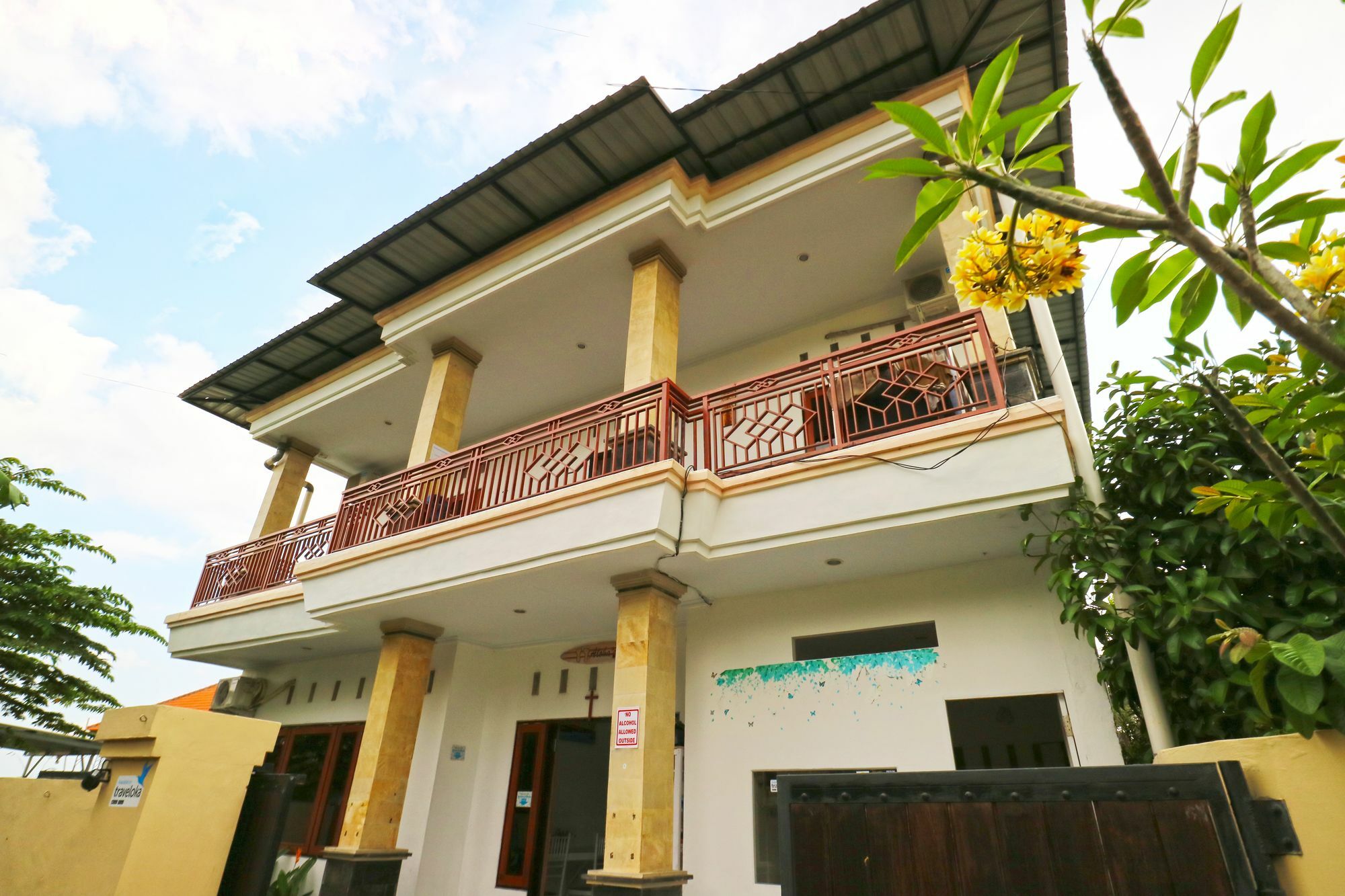 In Calm Hostel Canggu Exterior photo