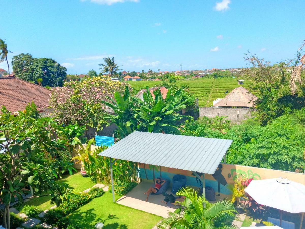 In Calm Hostel Canggu Exterior photo